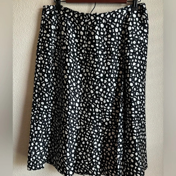 St. John Silk Blend Pleated Black and White Skirt - Picture 5 of 8